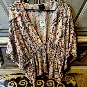 Buckle Daytrip XL Print drape arm blouse. NWT